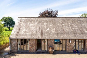 Beech Cottage, spacious rural retreat